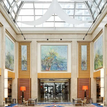 Sheraton & Convention Center מלון
