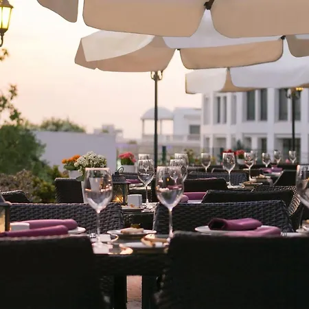 Отель Sheraton & Convention Center
