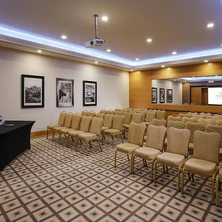 Sheraton & Convention Center מלון