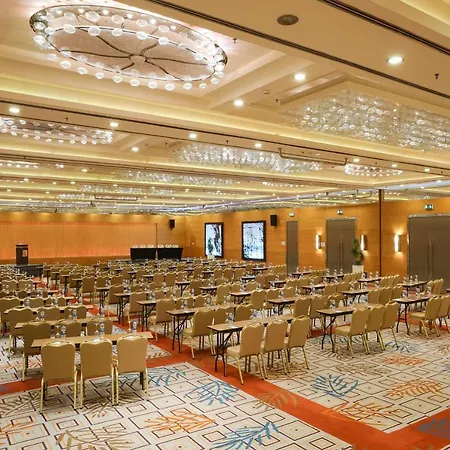 Отель Sheraton & Convention Center 5*