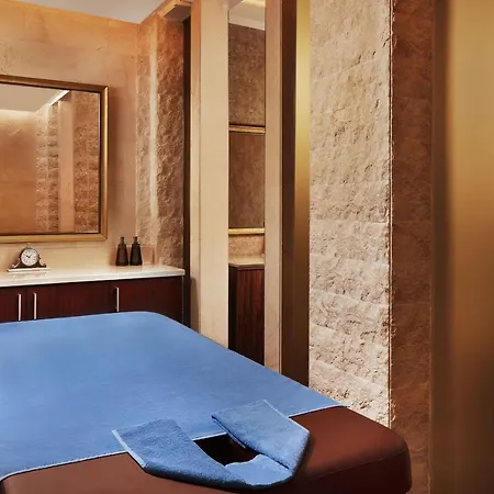 Sheraton & Convention Center Отель